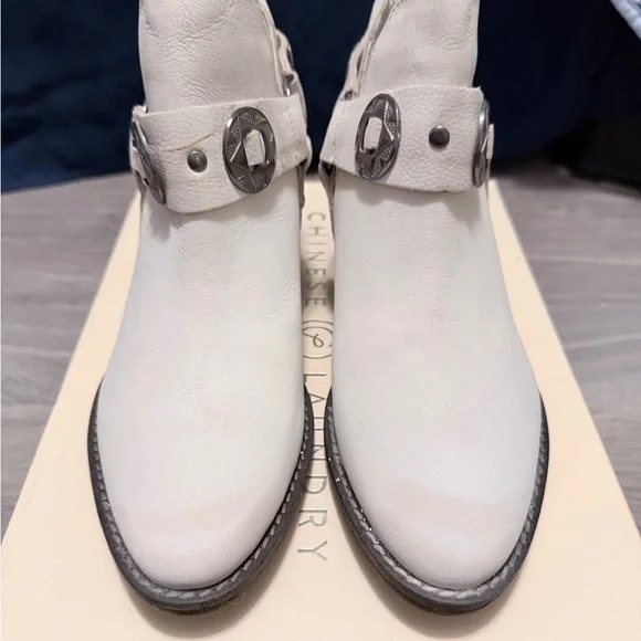 Chinese Laundry Austin White Buff Leather Western Ankle Boots Size 8 - Picture 4 of 10